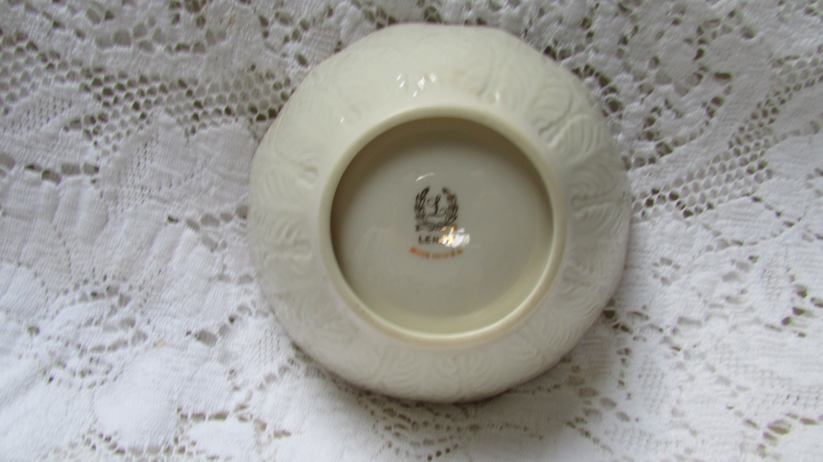 Lenox Bowl 4 1/2 in with 1 1/2in deep