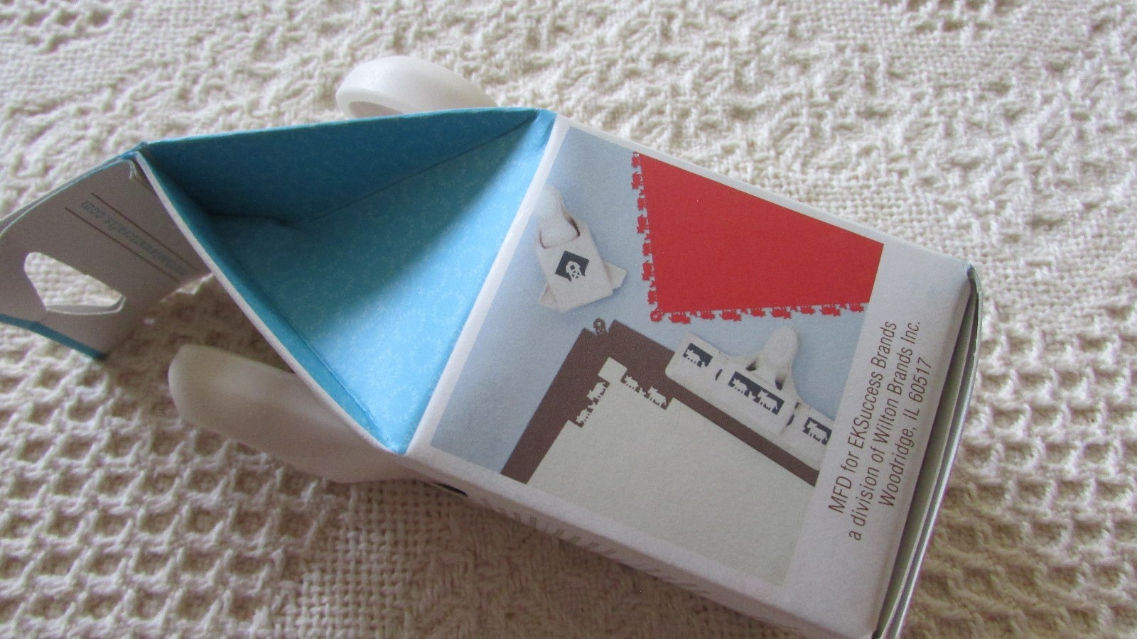 BRAND NEW/SEALED Discontinued BARN/FARM Corner Paper Punch by Martha Stewart EXC