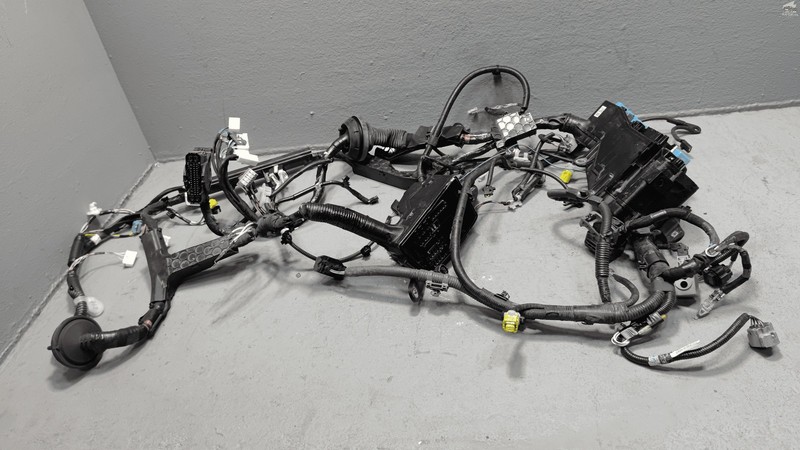 Used 2018-2020 Toyota Camry SE 2.5L Engine Room Wire Wiring Harness & Fuse Box OEM