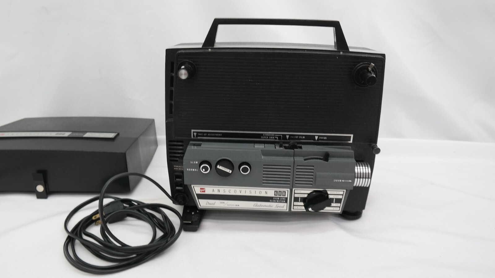 【稼働】ARCO-PROJECTOR 8mm映写機 昭和レトロ Family Circa 1950s 8mm Cinema Movie Projector for Display | Chairish
