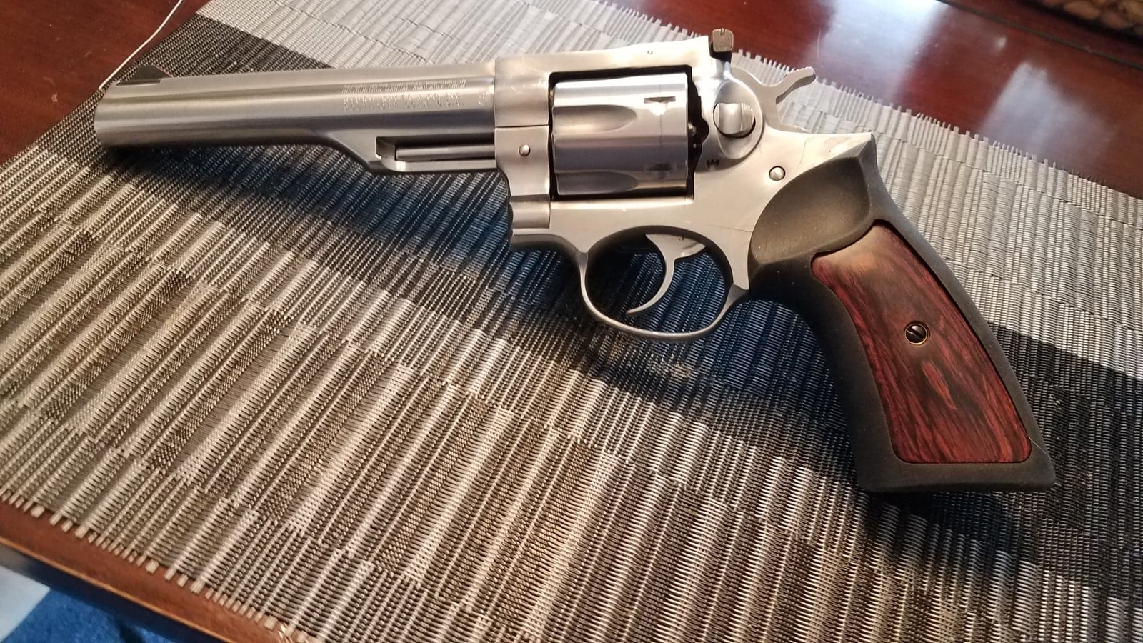 Factory RUGER Rosewood Wood Panel Rubber Grip GP100 GP100 Super