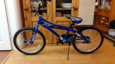 Children's 20 Inch Blue Bike - Inc. matching helmet - Approx Ages 6 - 9