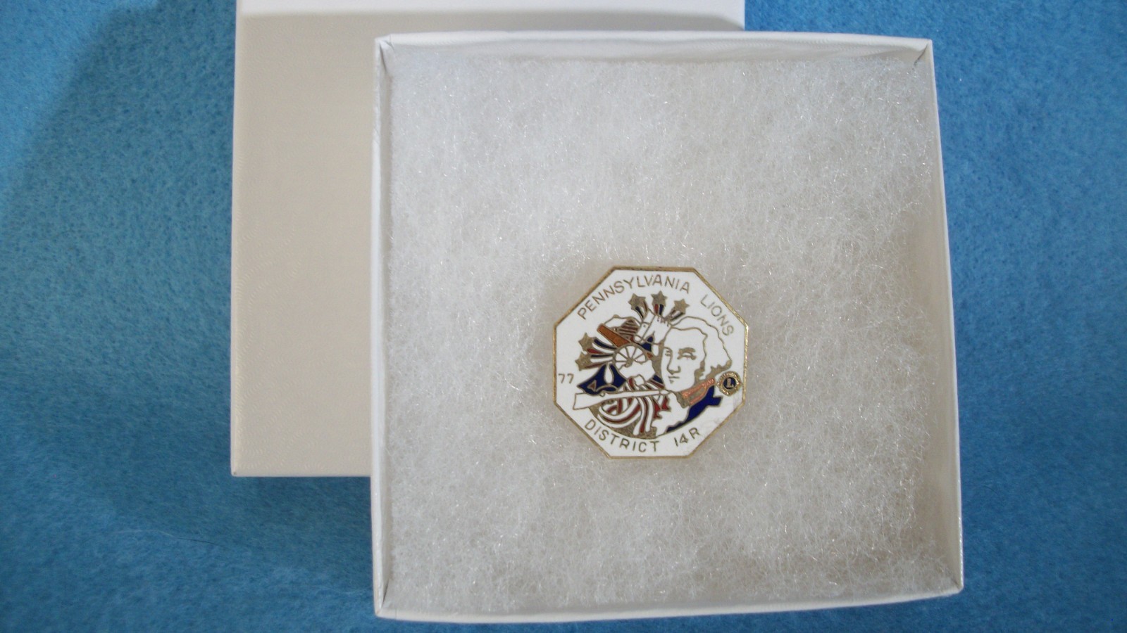 LIONS CLUB PIN PENNSYLVANIA LIONS DISTRICT 14R 77 with Gift Box