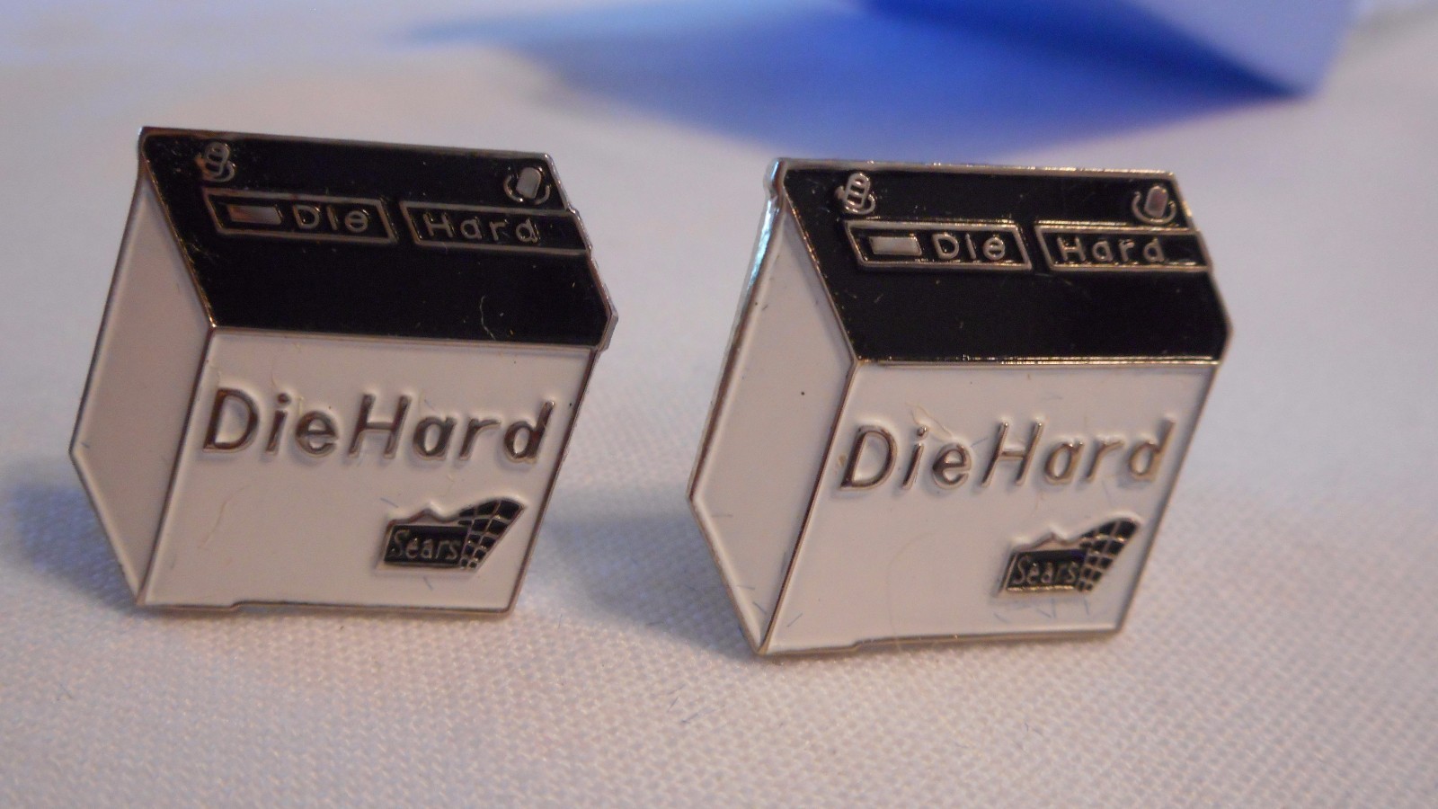 Die Hard battery Cuff Links white/black enamel & Silver-tone advertising (Ae