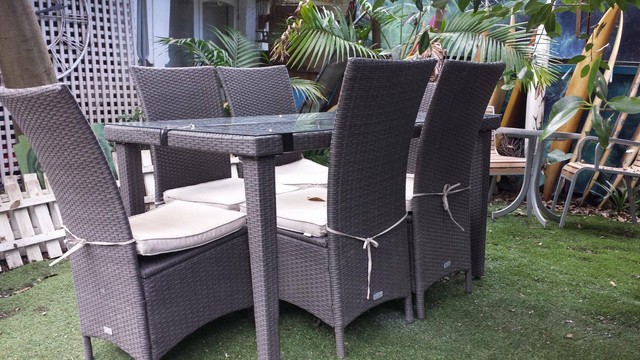 Outdoor Wicker Furniture Table & 6 chairs Luxo brand great condition