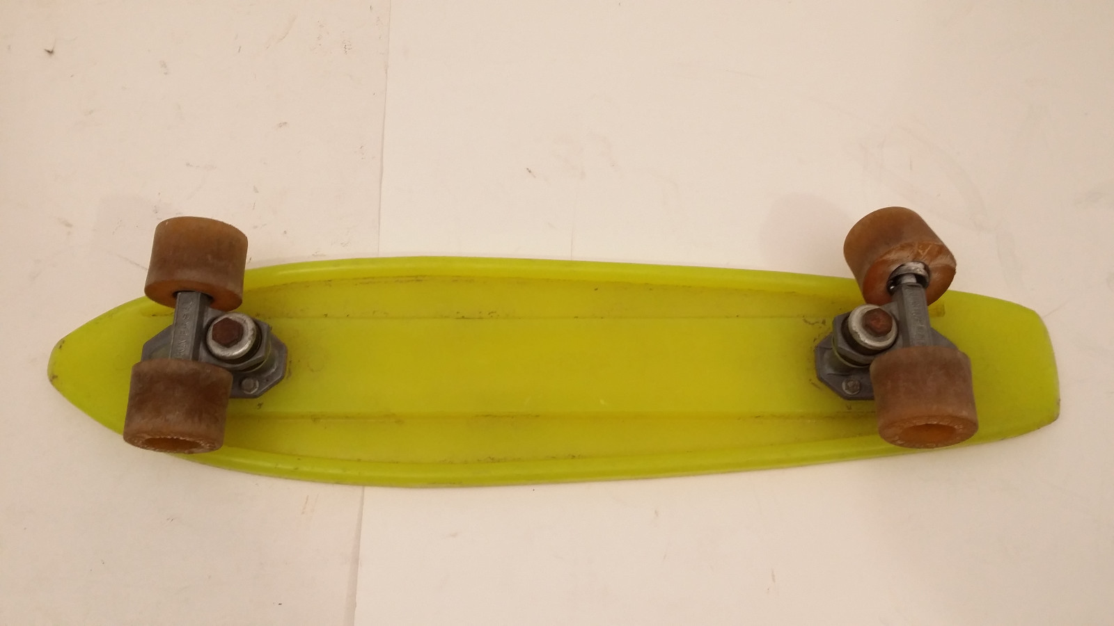 Vintage CAL 240 Yellow skateboard Universal Grabber IV wheels/trucks 23.5” deck