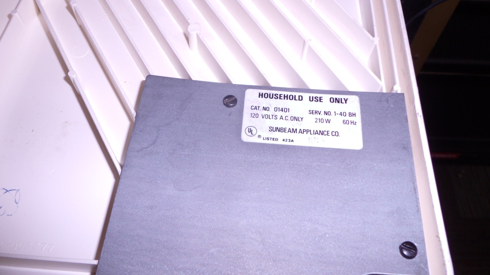 Sunbeam Mixmaster Stand Alone Mixer #01401 w/Glass Bowl & A Set of Beaters