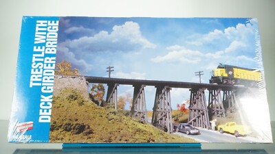 Walthers Cornerstone Trestle with Deck Girder Bridge HO scale