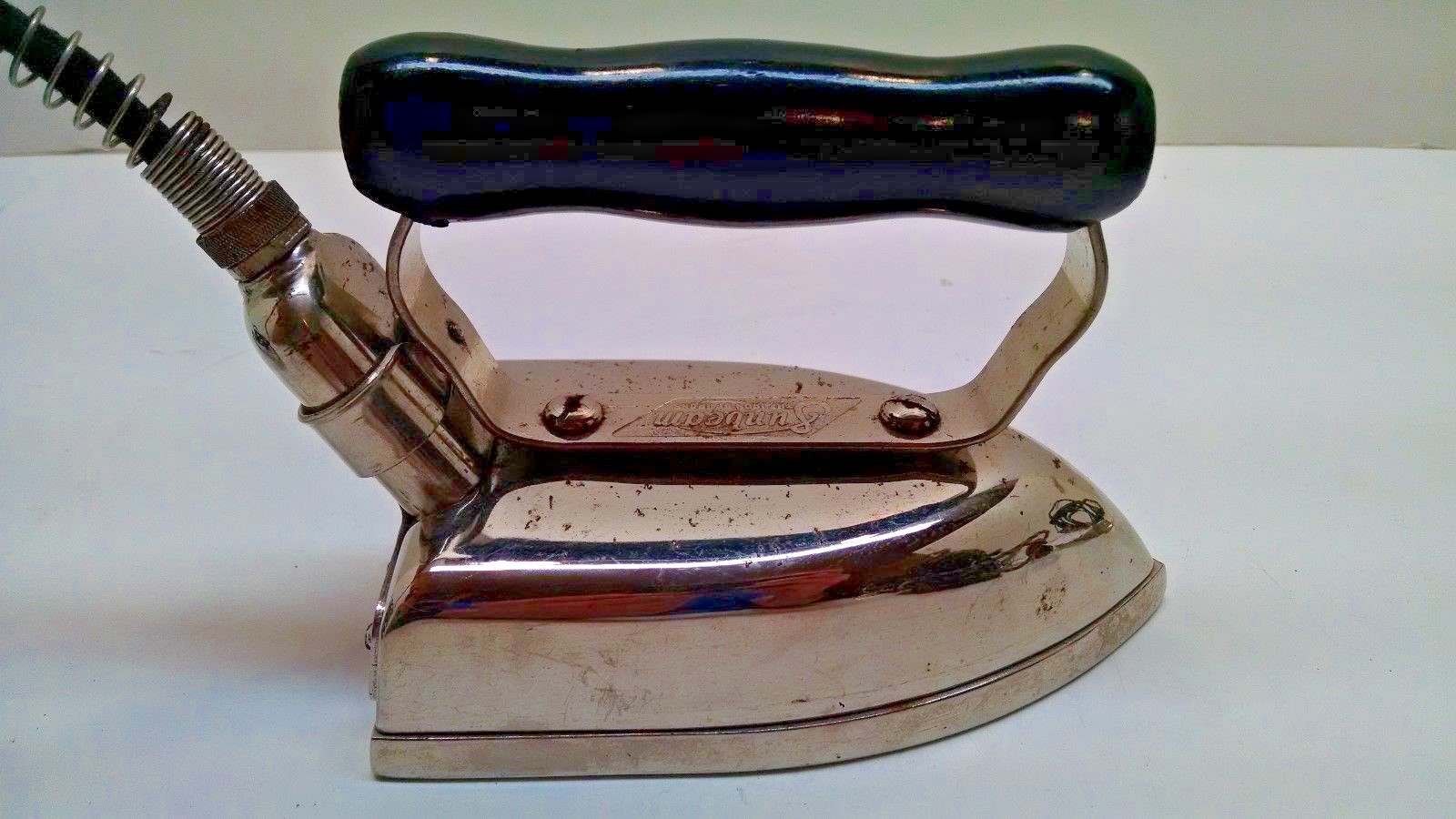 Vintage Sunbeam Iron Chicago Flexible Shaft T1 With Cord Tested and Works