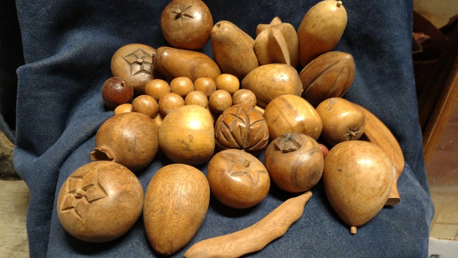 Vtg Monkey Pod Wooden Carved Bowl&Fruit Siam Table Decor Pine apple Pear Apple