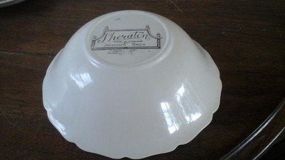 JOHNSON BROTHERS SHERATON ROUND VEGETABLE BOWL SERVING 8 3/4 inches