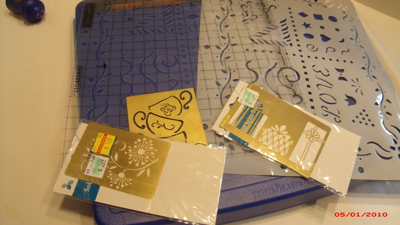 FISKARS SHAPE BOSS -- TEXTURE PLATES AND CARRY CASE