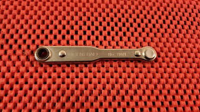 GENERAL HARDWARE MFG #8071, 1/4'' PASS THROUGH HEX DRIVE RATCHETING WRENCH U.S.A.