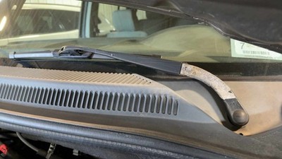 Used Left Wiper Arm fits: JEEP COMMANDER 06 07 08 09 10