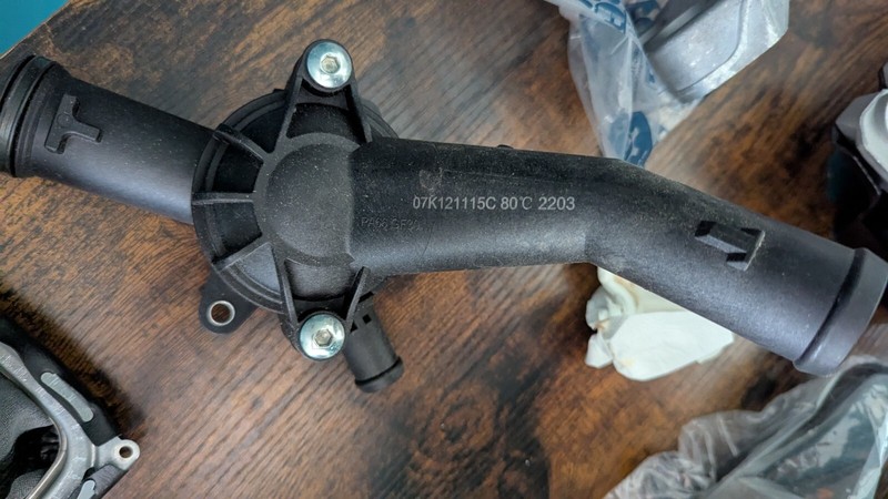 Boitier Thermostat Vw Mk5 Rabbit 2.5l 07k 121115c 80Â°C 2203