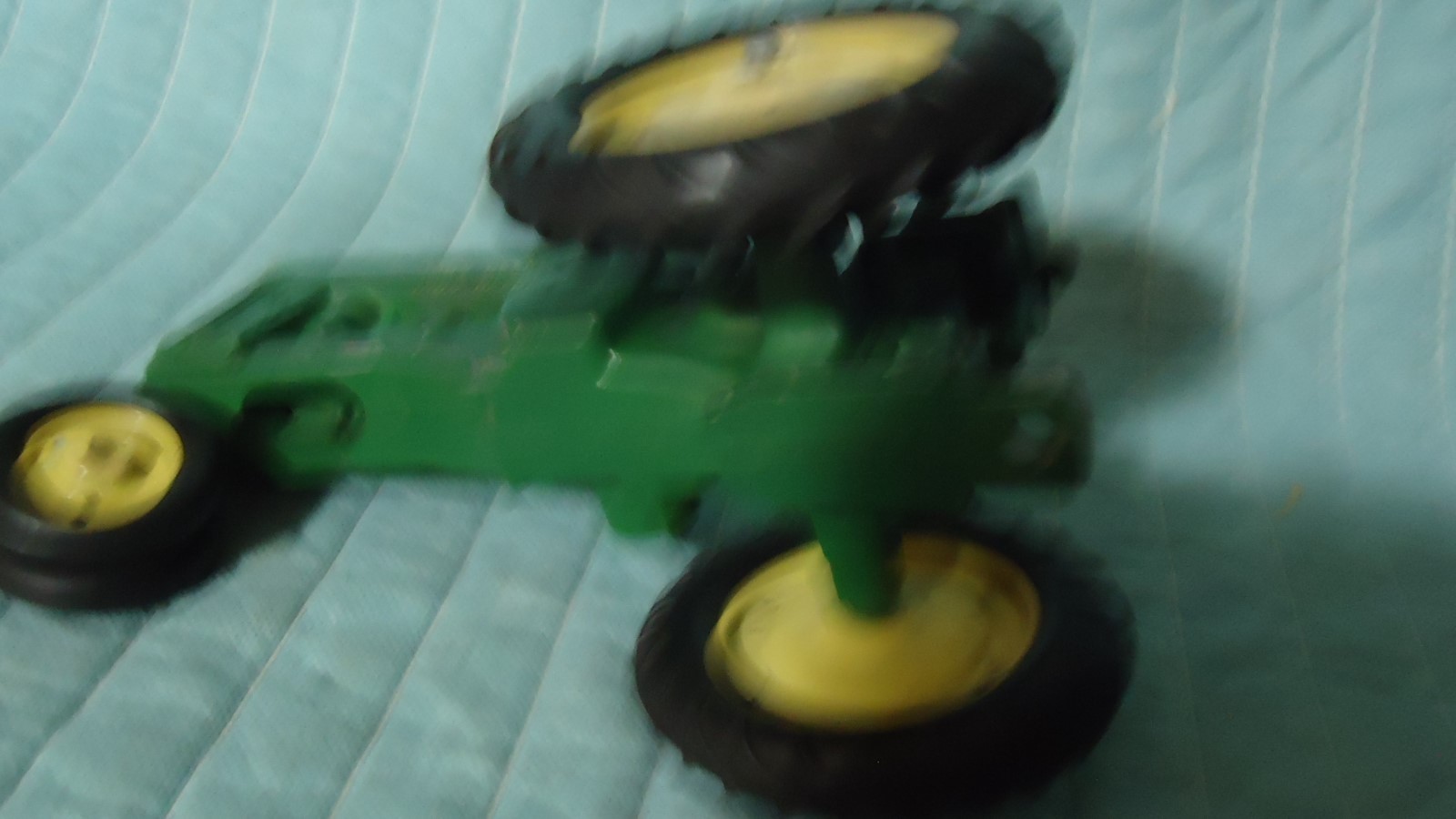 VINTAGE ERTL  JOHN DEERE 60  PAINT IS  95%  1/16 NO BREAKS OR REPAIRS 1952 NICE