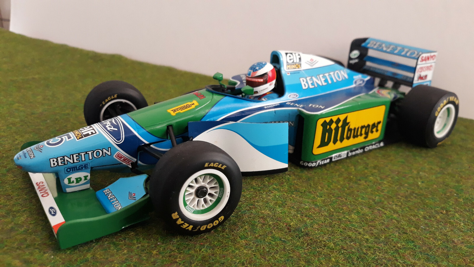 F1 BENETTON FORD B194 # 5 SCHUMACHER 1994 au 1/18 MINICHAMPS F1 BENETTON FORD B194 # 5 SCHUMACHER 1994 au 1/18 MINICHAMPS