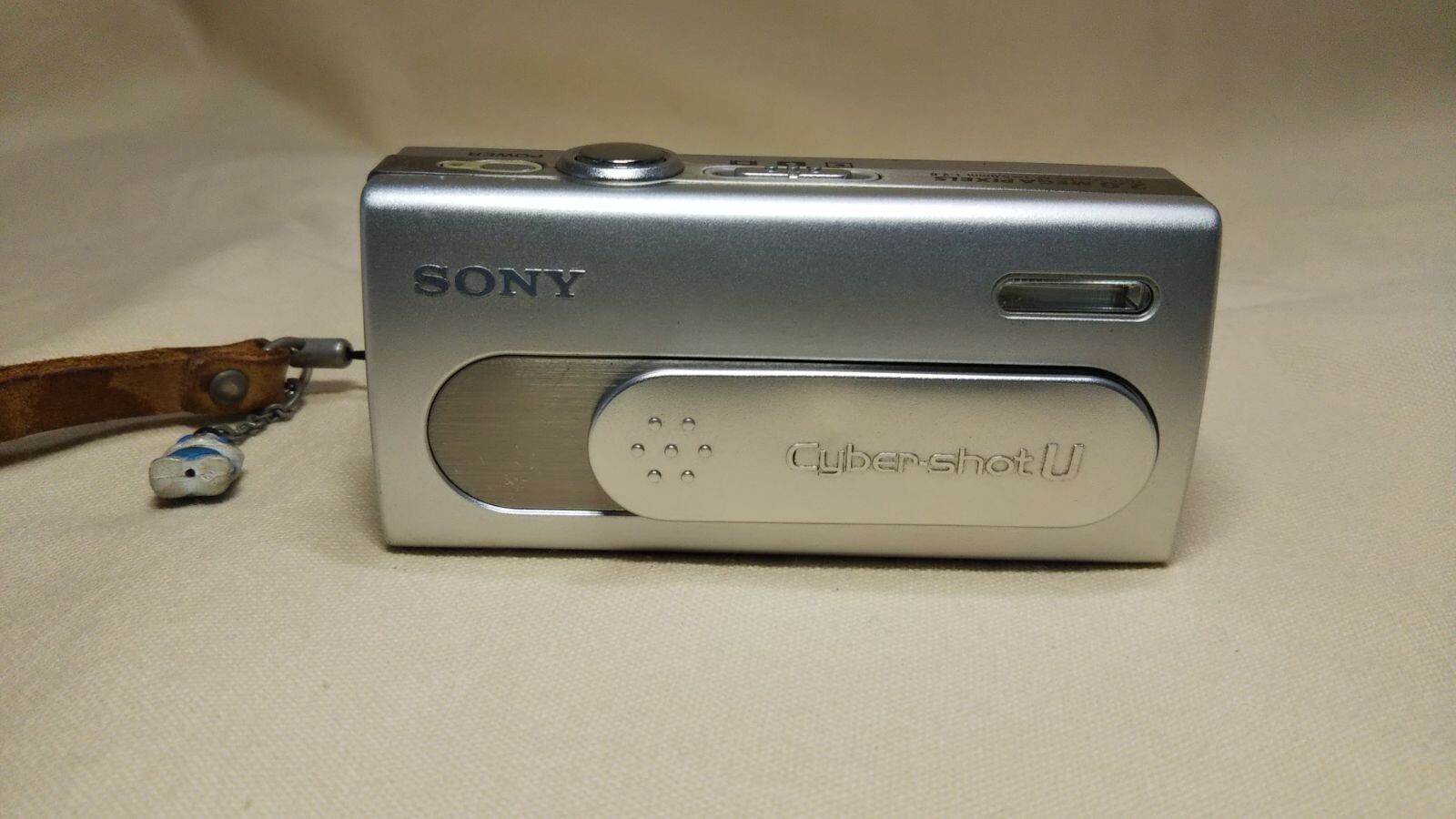 SONY コンパクト デジタルカメラ Cyber-shot DSC-U40 ソニー、4mm薄くなったサイバーショットU「DSC-U40」
