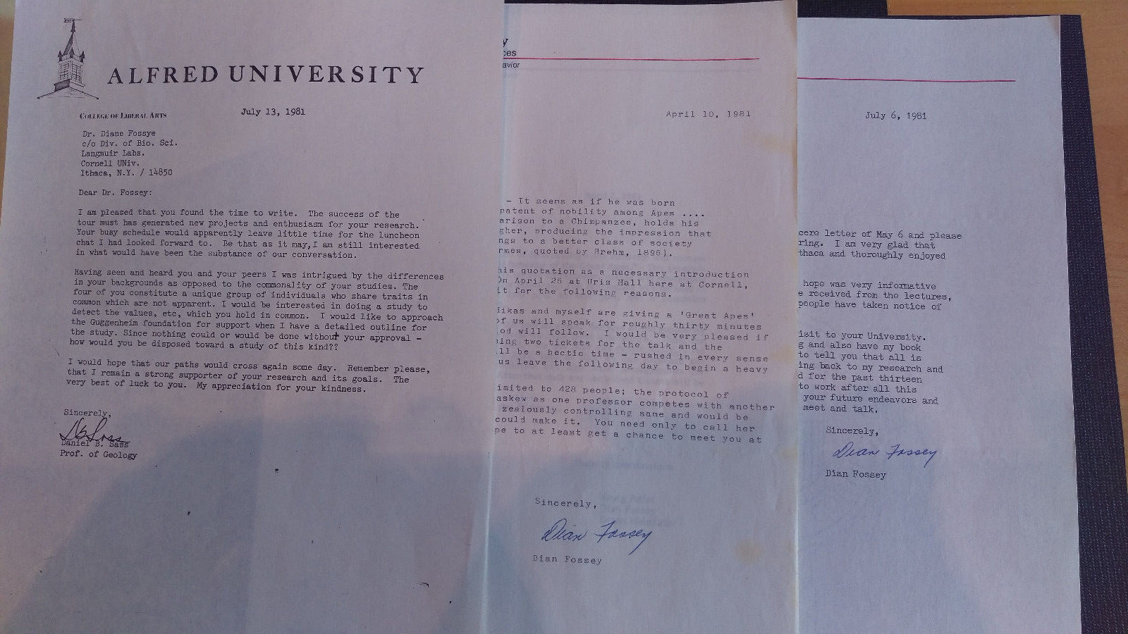 RARE!  DIAN FOSSEY SIGNED CORNELL LETTERS and Correspondence +Lecture Materials