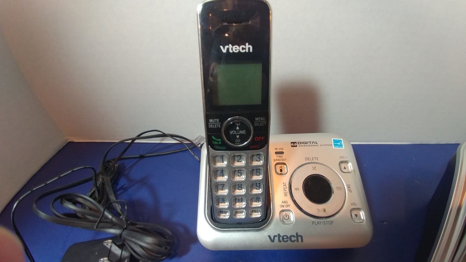 VTech Dect 6.0 Digital Answering Machine System 5 Handsets & Bases CS6429-4