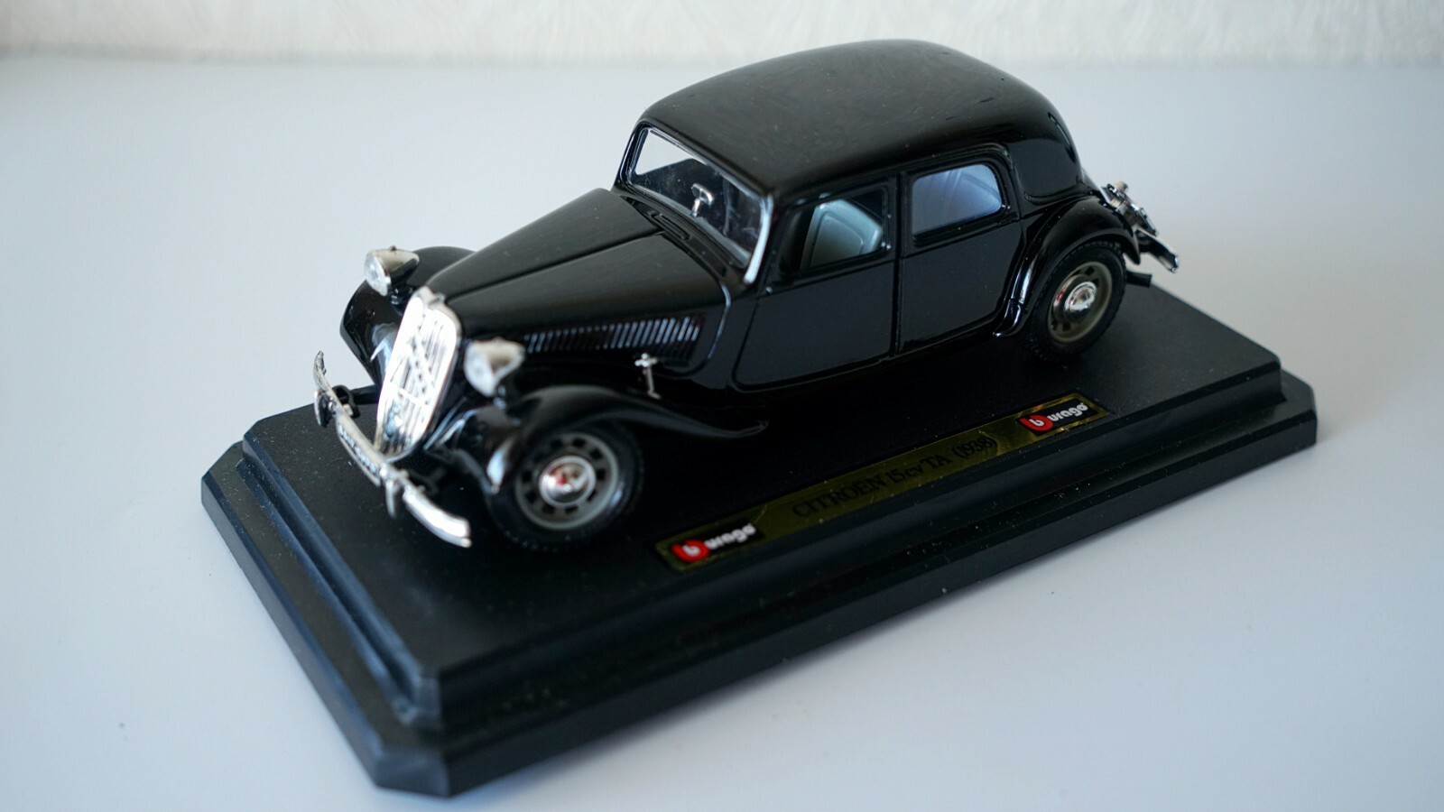 Bburago Citroën 15cv TA (1938) 1:24(黒) Bburago Citroen 15CV TA 1938 Black Burago In Box 1:24 | eBay