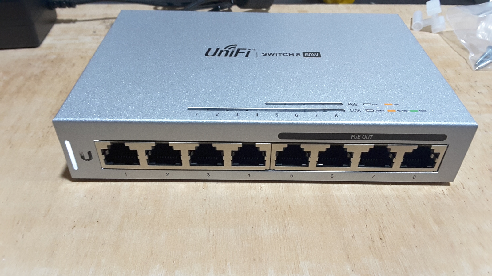 UBIQUITI Switch 8 puertos Gigabit EDUS-8-60W 