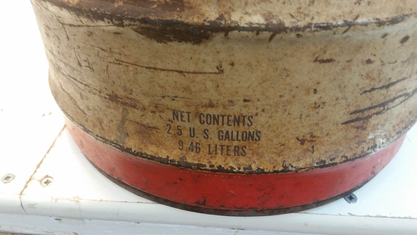 Vintage Sconoy Mobil oil Outboard Gas Can Pegasus 2.5 gallon