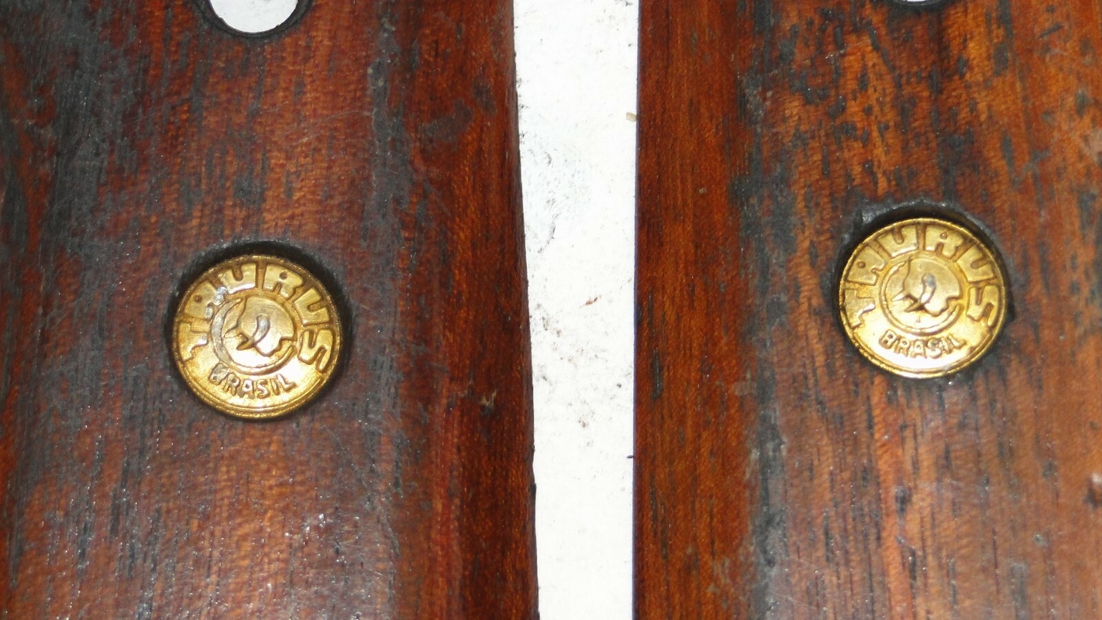 TAURUS PT101 .40SW BEATIFUL ORIGINAL WOOD GRIPS & SCREWS WITH TAURUS LOGO.