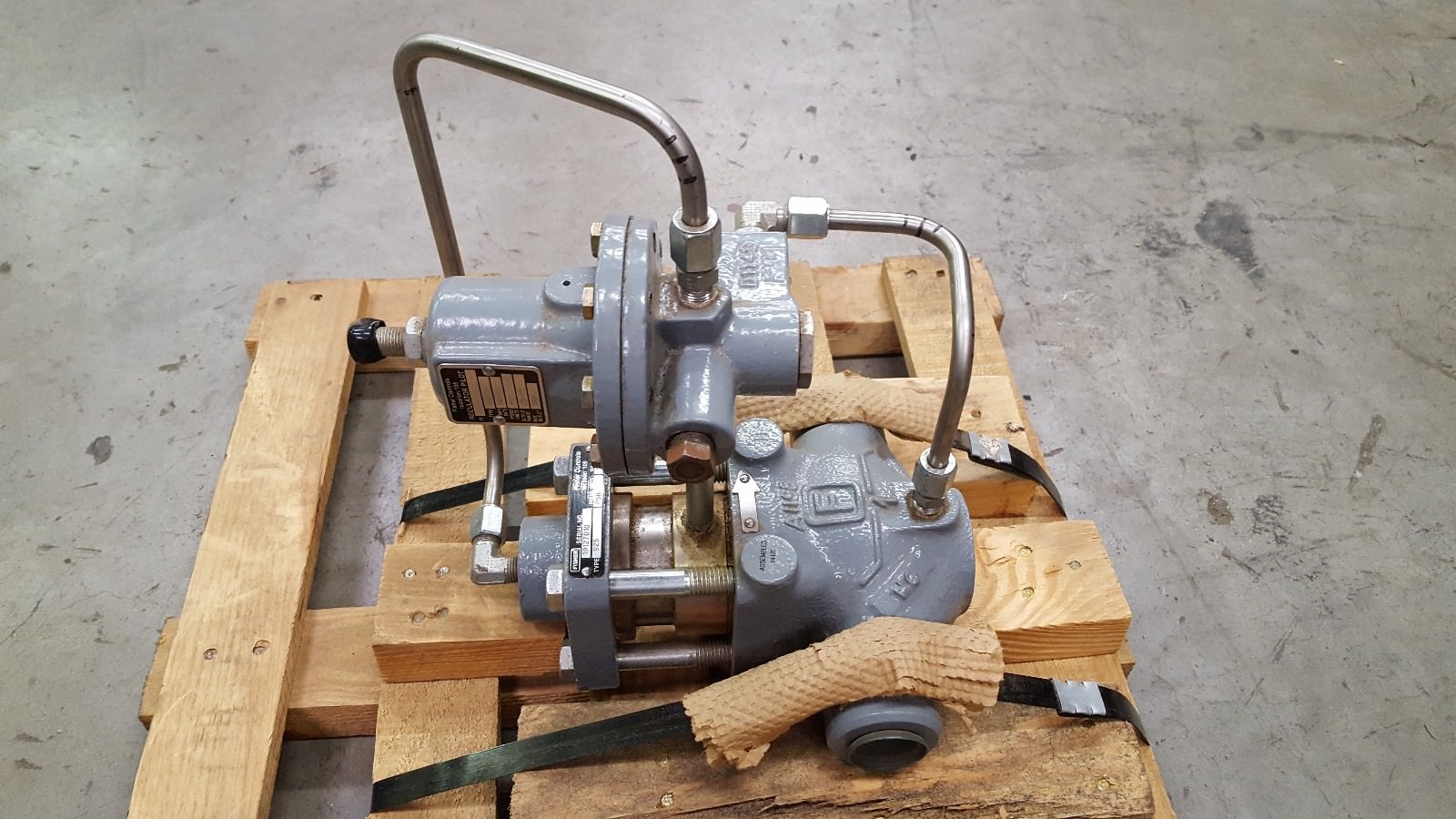 Fisher Type 92S Steam Regulator with Fisher 6492H Regulator Pilot