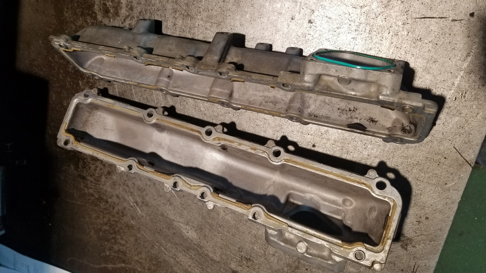 12643886 & 12643888 6.6L DURAMAX L5P INTAKE MANIFOLDS RUNNER 2017-2023 - Picture 3 of 8