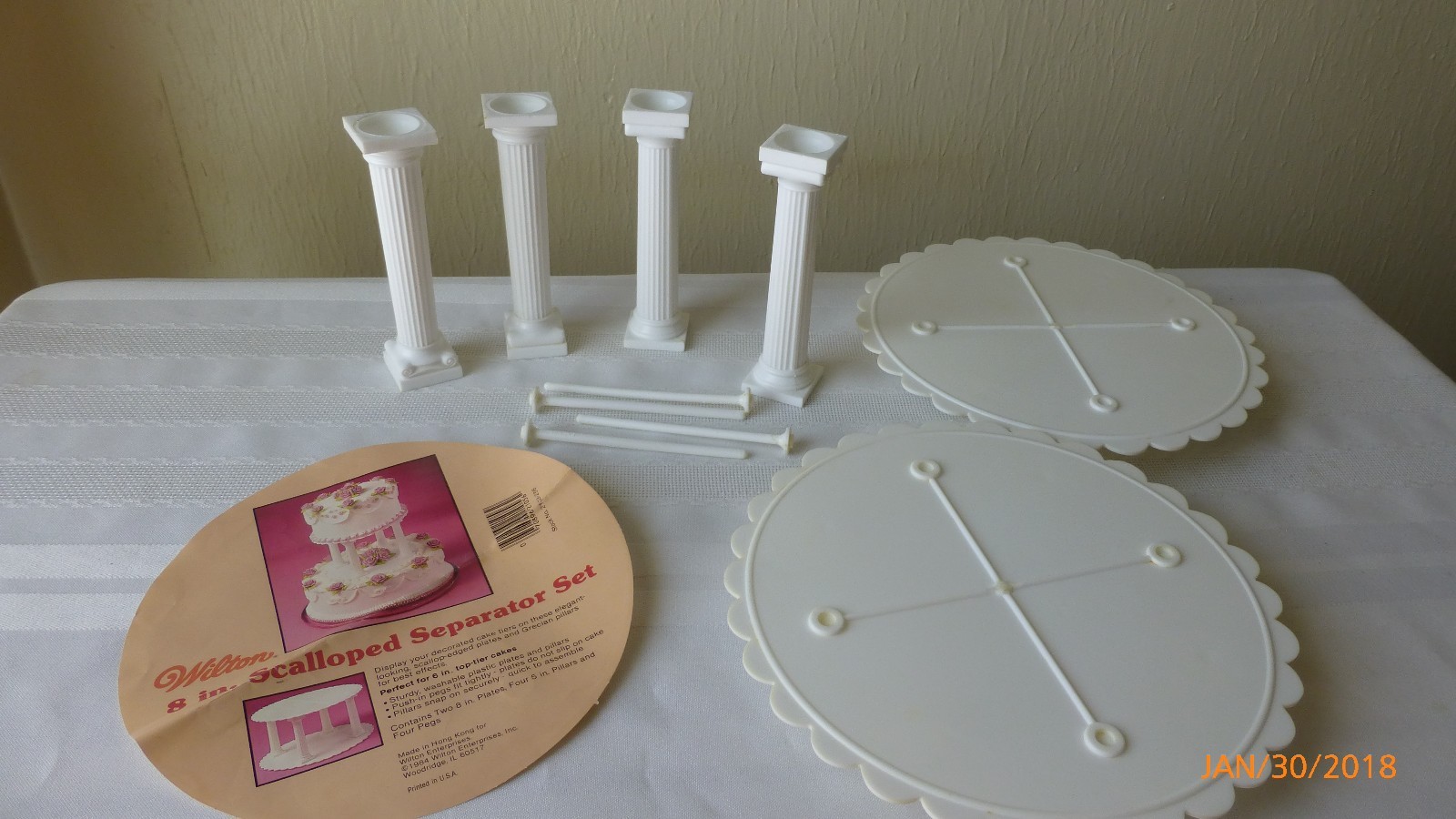 Vintage Wilton 8 inch Scalloped Separator Top Tier Cakes Set Complete 1984