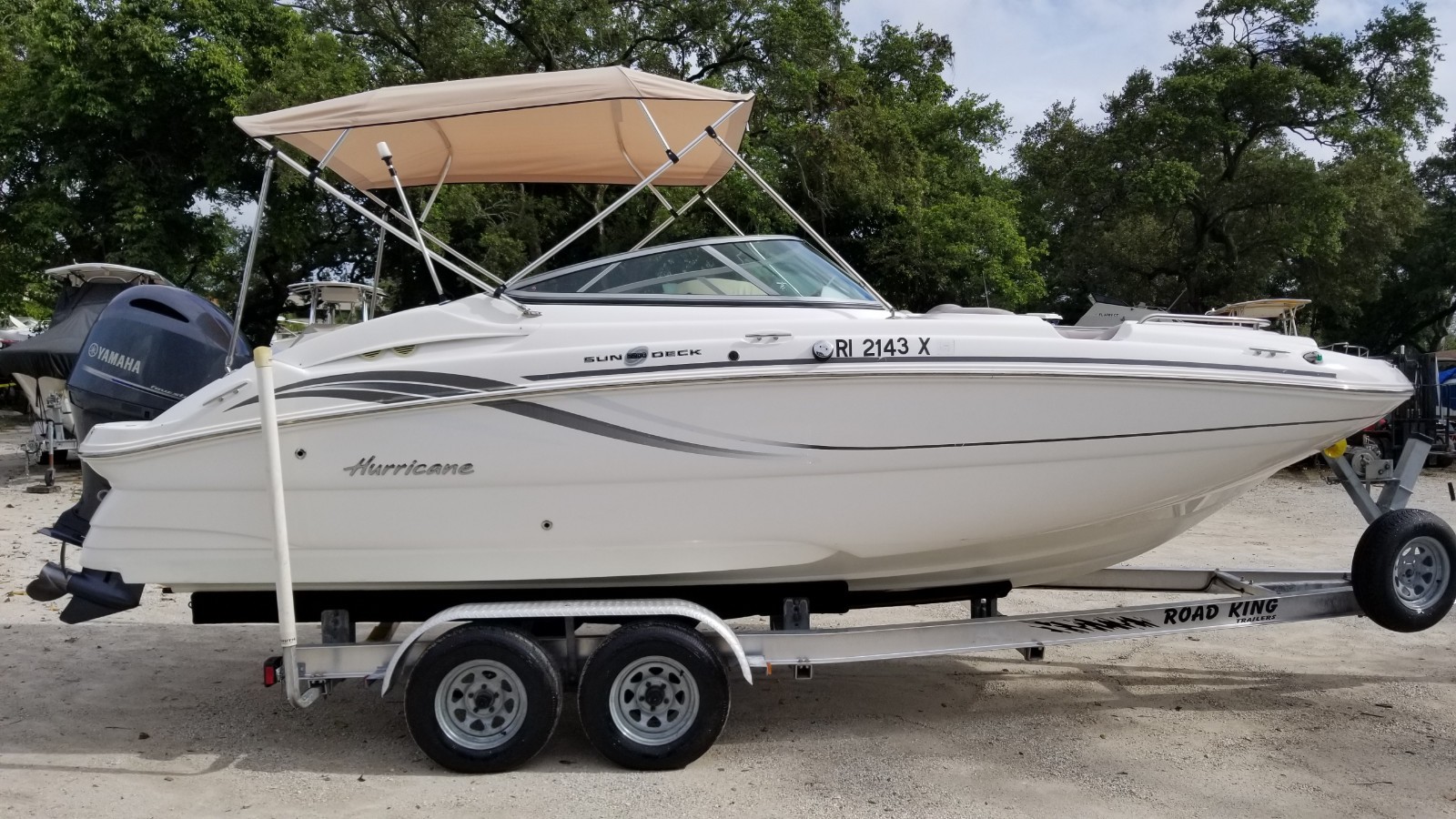 2014 Hurricane 2200 Sun Deck, YAMAHA 200 hp 4-stroke