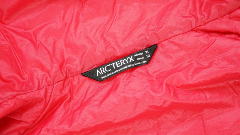 Rare Vintage ARC'TERYX Spell Out Two Tone Hooded Windbreaker Rare Vintage ARC'TERYX Spell Out Two Tone Hooded Windbreaker