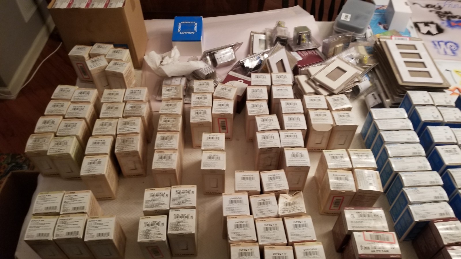 Lutron Wholesale Lot Quantity of A Total Of 253 Dimmer Switches NEW