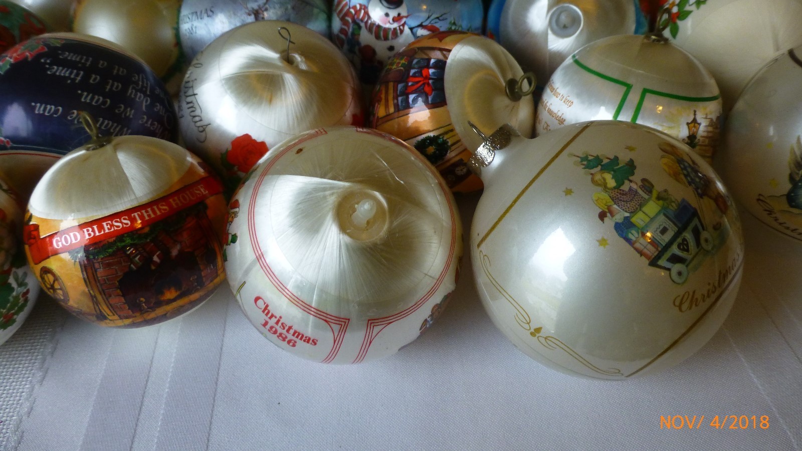 VTG Christmas Ornaments 33 Assorted Years 1970-1990s Crafts Wreaths Tree Decor