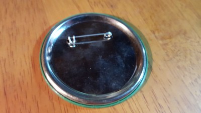 1992 HESS 18 WHEELER AND RACER PINBACK/EMPLOYEE AD BUTTON~NEW