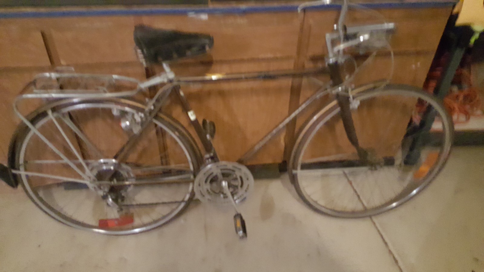 VINT. TOURING 1970's SCHWINN  SUBURBAN BIKE.10-SPEED,HELMET, GRIPS, ORIGINAL BRN