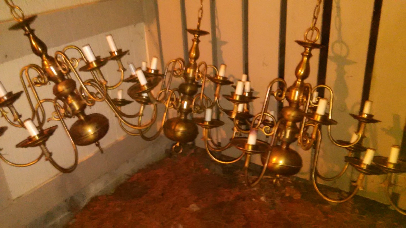 6 VINTAGE WILLIAMSBURG 10 CANDLE 2 TIER BARNISHED BRASS CHANDELIER MADE IN SPAIN