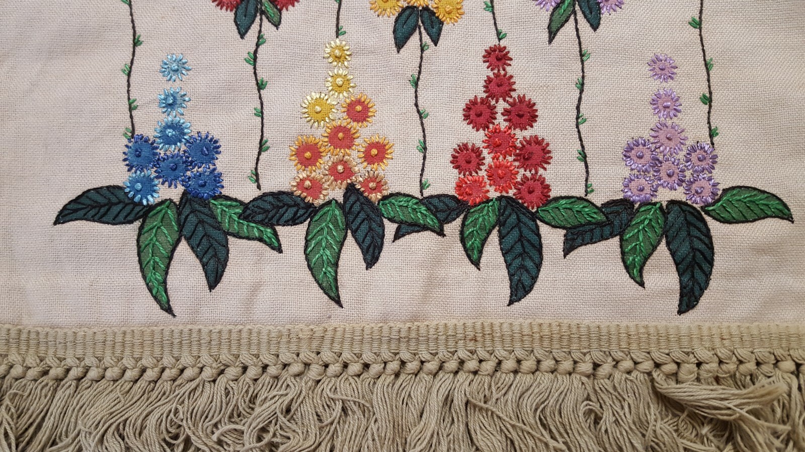 Vintage Embroidered Table Runner Beige Rectangle Dresser Scarf Floral Crewel 974