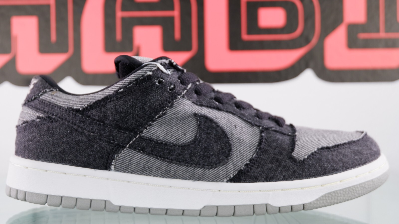NEW Nike Dunk SB Low Medicom 2 Toy Size 9 304292 005 NEW Nike Dunk SB Low Medicom 2 Toy Size 9 304292 005