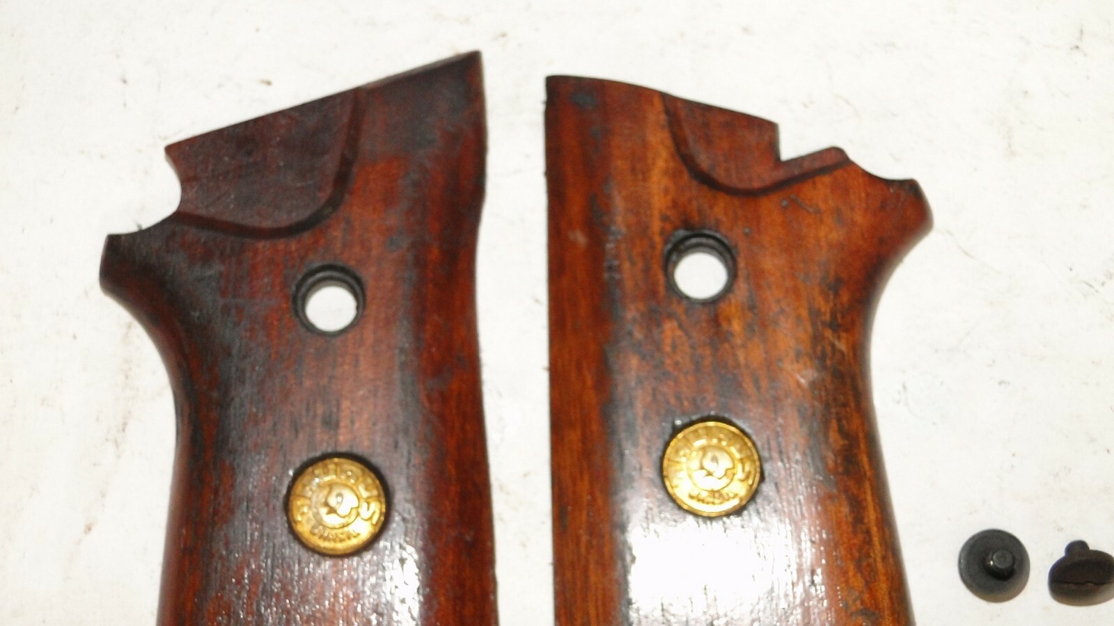 TAURUS PT101 .40SW BEATIFUL ORIGINAL WOOD GRIPS & SCREWS WITH TAURUS LOGO.