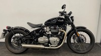 TRIUMPH BONNEVILLE BOBBER ** LOW MILEAGE - CRASH PROTECTORS - BAR END MIRRORS **
