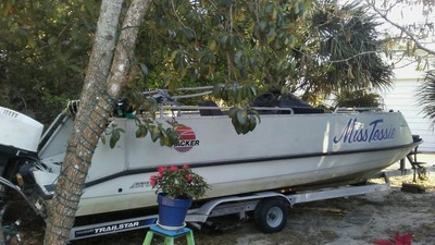 - 1992 BASS TRACKER 24 Ft. PARTY EXPRESS DECK BOAT