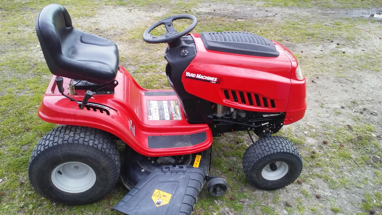 MTD Yard Machines 13B2775S000 Riding Lawn Mower Tractor