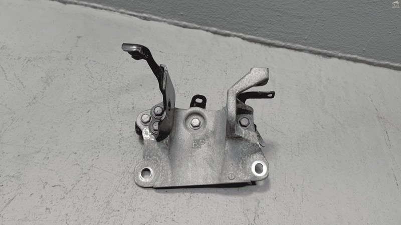 Used 2018-2024 Toyota Camry FWD Engine Motor Driver Side Mount Bracket Support OEM