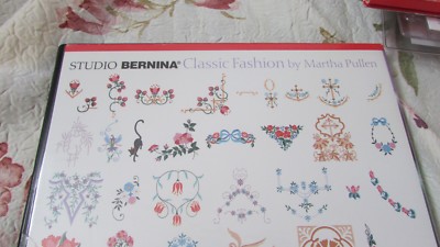Bernina Artista Deco 300 CLASSIC FASHIION MARTHA PULLEN #542 Emb Card UNUSED
