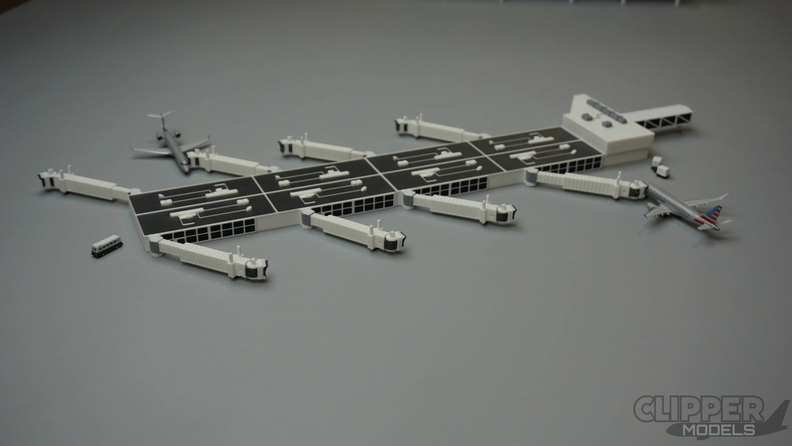 Regional Model Airport Building + Extension | 1:400 Scale | Clipper Models
