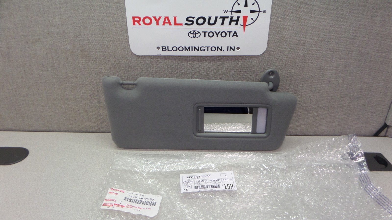 Toyota Tacoma 12-15 Gray Passenger Side Sun Visor W/ Vanity