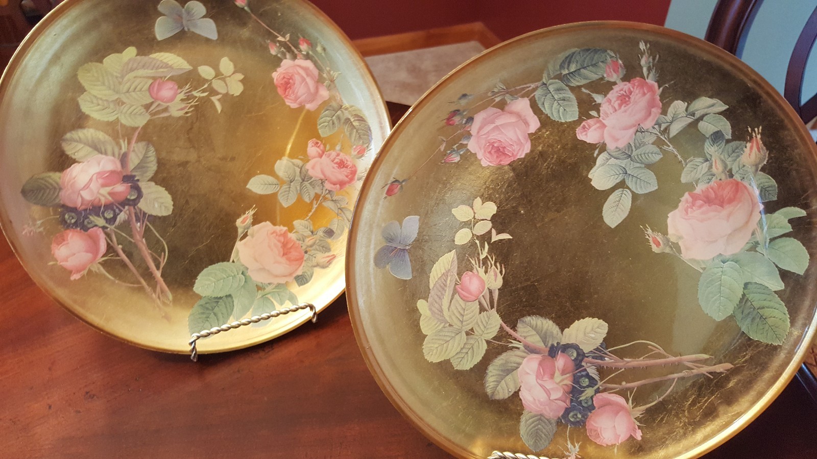 Lot of 2 Gold pink flower decorated plates with golden stands