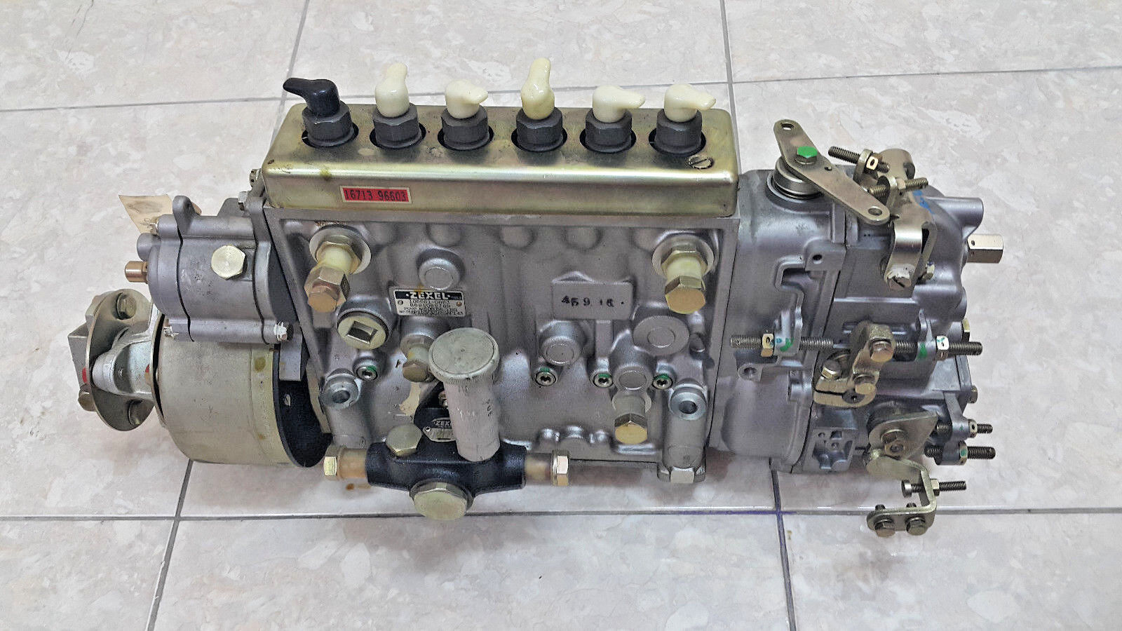 Zexel Fuel Injection Pump 106661-0883 for Nissan UD Truck Zexel Fuel Injection Pump 106661-0883 for Nissan UD Truck